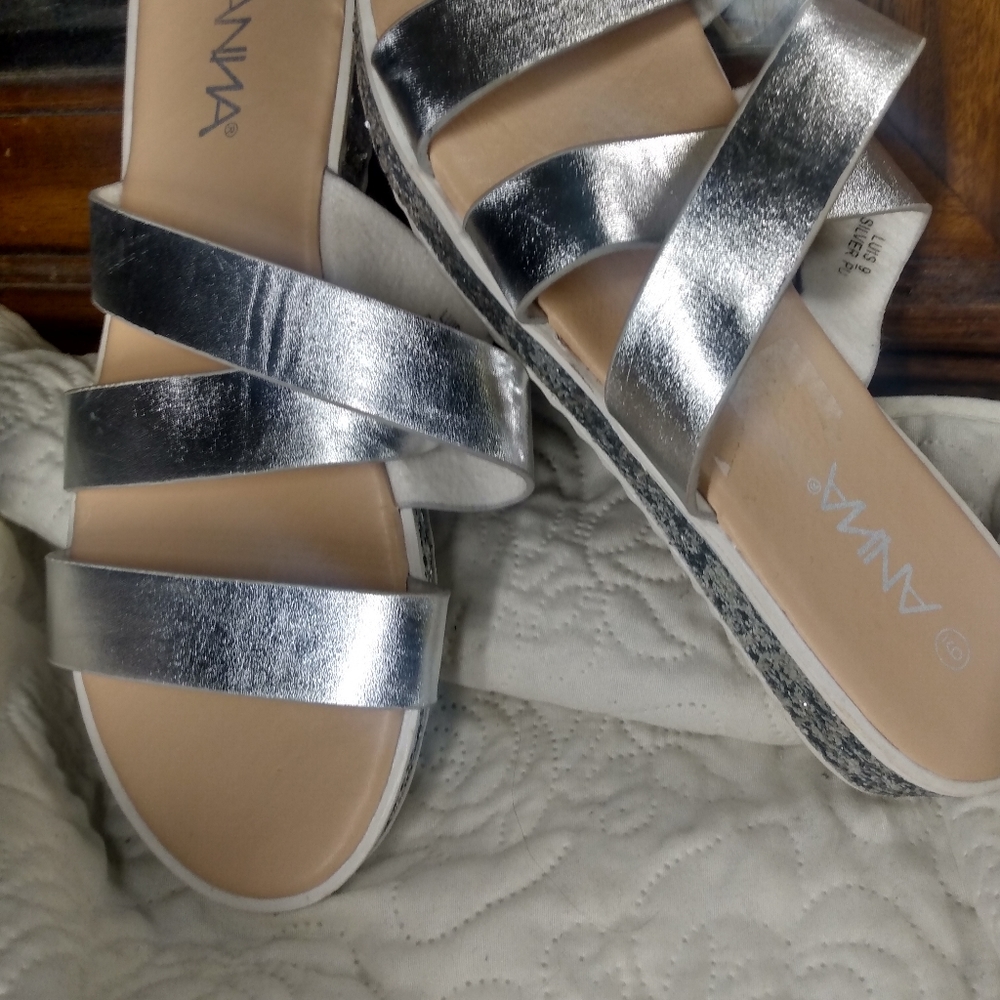 Sandals - Picture 2 of 9